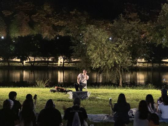 지난 7일 진주 남강에서 열린 사운드 리버 페스타 버스킹 공연 진행 모습. 사진=중진공