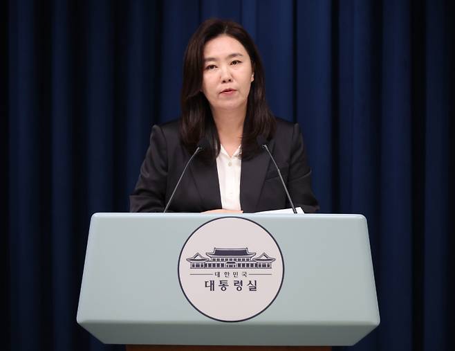 강유정 대변인이 8일 용산 대통령실에서 국가인공지능 전략위원회 출범식 관련 브리핑을 하고 있다. 연합뉴스