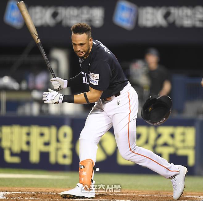 한화 리베라토가 서울 잠실구장에서 열린 2025 KBO리그 두산과 경기 8회초 무사1루 헛스윙 삼진아웃을 당하고 있다. 잠실 | 최승섭기자 thunder@sportsseoul.com