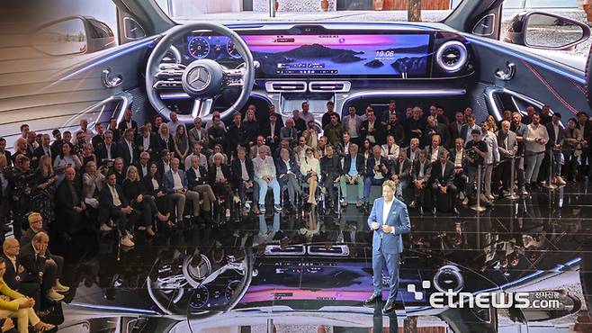 심리스 MBUX 하이퍼 스크린을 소개하는 올라 칼레니우스 메르세데스-벤츠그룹 회장. 한국자동차기자협회 제공