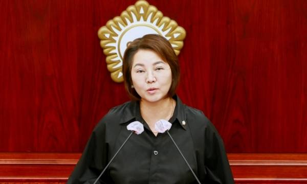 과천시의회 황선희 부의장은 9일 과천 정부청사 앞 유휴부지, 이른바 ‘청사광장’의 향후 활용 방안과 관련해 강력한 입장을 밝히고 있다. 시의회 제공