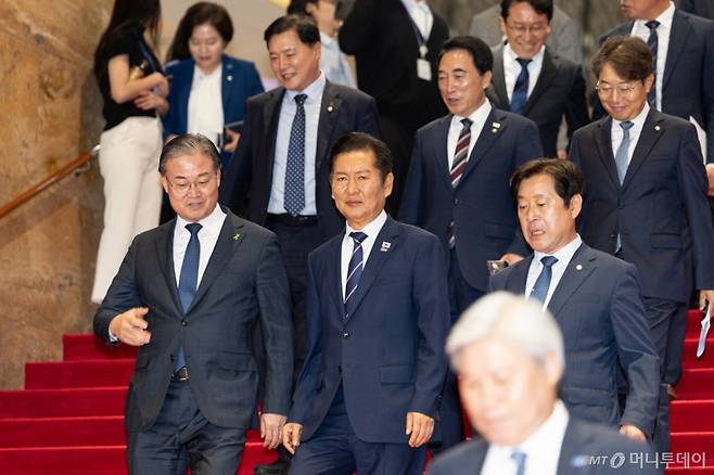 (서울=뉴스1) 이승배 기자 = 정청래 더불어민주당 대표가 9일 서울 여의도 국회에서 열린 제429회국회(정기회) 제2차 본회의에서 교섭단체대표연설을 마치고 발걸음을 옮기고 있다. 2025.9.9/뉴스1 Copyright (C) 뉴스1. All rights reserved. 무단 전재 및 재배포, AI학습 이용 금지. /사진=(서울=뉴스1) 이승배 기자