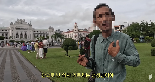미얀마 여행을 간 여행유튜버 제여비가 현지에서 우연히 만난 남성이 자신을 역사 선생님이라고 소개하고 있다(사진 일부 모자이크 처리함). 유튜브 채널 ‘제여비’ 캡처