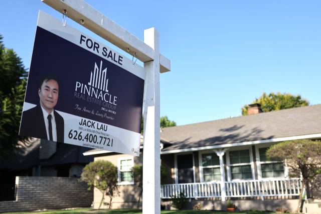 미국 캘리포니아주 패서디나 지역 주택가에 주택 판매 표시가 내걸려 있다. AFP연합뉴스