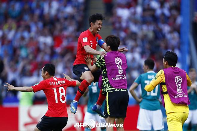 지난 2018 국제축구연맹(FIFA) 러시아 월드컵 조별리그 최종전 독일전 승리 후 기뻐하고 있는 손흥민. /AFPBBNews=뉴스1
