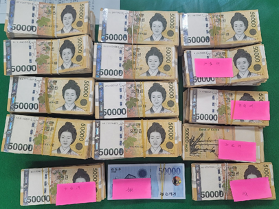 캄보디아에 서버를 두고 회원 1만명이 넘는 불법 도박사이트를 운영한 조직이 구속됐다. 사진은 국내 은신처 대구경찰청 제공