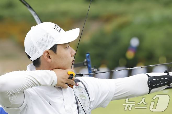 양궁 리커브 이우석이 9일 광주 국제양궁장에서 열린 광주 2025세계양궁선수권대회에서 예선을 펼치고 있다. 2025.9.9/뉴스1 ⓒ News1 김태성 기자