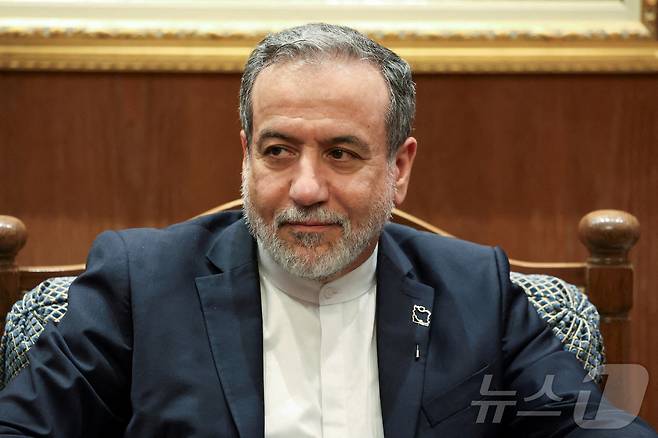 6월 3일(현지시간) 레바논 베이루트에서 아바스 아라그치 이란 외무장관이 나비 베리 레바논 국회의장과 회동하고 있다. 2025.06.03. ⓒ 로이터=뉴스1 ⓒ News1 윤다정 기자