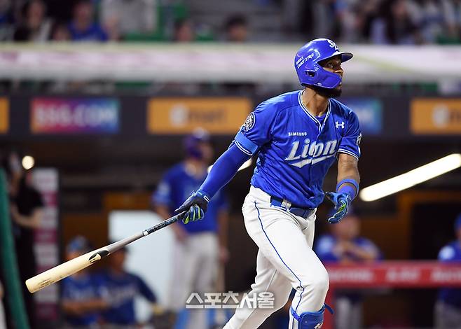 삼성 디아즈가 인천SSG랜더스필드에서 열린 2025 KBO리그 SSG와 경기에서 솔로 홈런을 때리고 있다. 문학 | 박진업 기자 upandup@sportsseoul.com