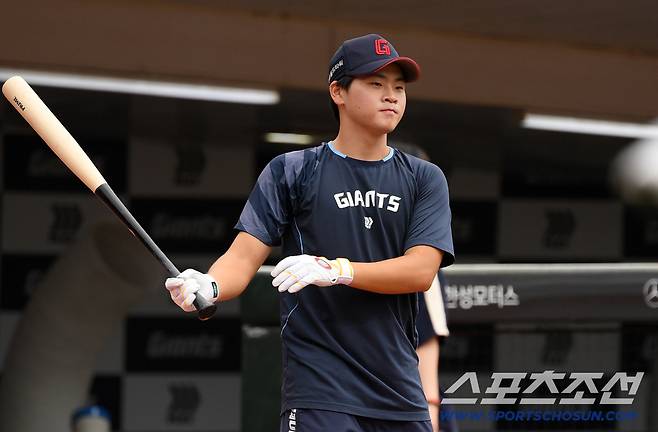 육성선수 출신 박찬형은 타격감을 끌어올리기 위해 구슬땀을 흘렸다.