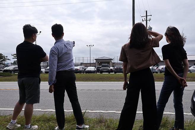 9일(현지시간) 미국 당국의 이민단속으로 체포된 현대차-LG에너지솔루션 배터리공장 건설 현장 직원들이 수감돼 있는 조지아주 포크스턴의 이민세관단속국(ICE) 구금시설 모습./연합뉴스