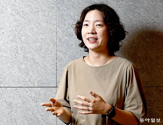 유신혜 서울대병원 완화의료 임상윤리센터 교수는 3일 동아일보와의 인터뷰에서 “사랑하는 사람들과 마지막을 보내면서 본인이 바라는 삶과 죽음의 방식이 존중되는 것”이 ‘품위 있는 죽음’이라고 말했다. 양회성 기자 yohan@donga.com