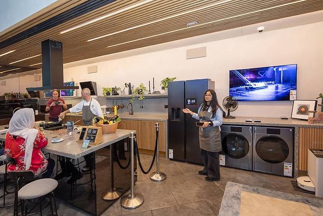 최상층에 전시된 삼성전자 비스포크 주방가전 및 리빙가전. 삼성전자 제공