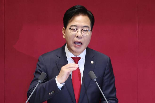 국민의힘 송언석 원내대표가 10일 서울 여의도 국회에서 열린 본회의에서 교섭단체 대표 연설을 하고 있다. 연합뉴스