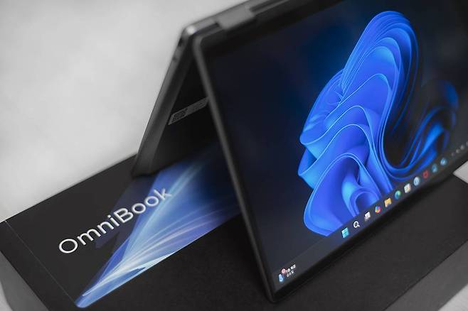 HP 옴니북 X 플립 14, 14인치 디스플레이를 탑재한 플립 형태의 노트북이다 / 출처=IT동아