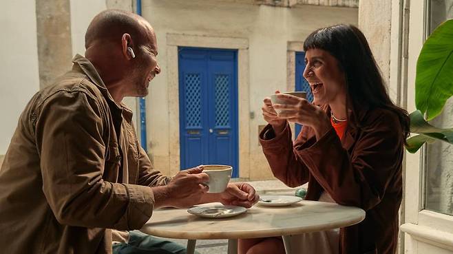 애플 인텔리전스의 실시간 통역 기능은 외국어를 몰라도 의사 소통이 가능하다 / 출처=애플