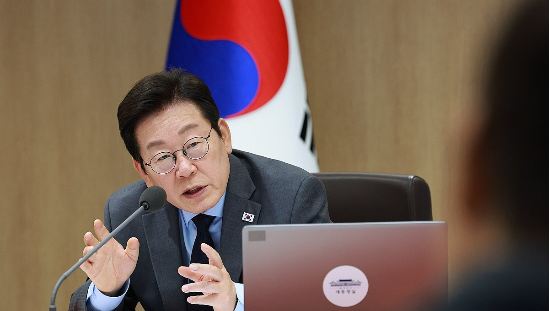 이재명 대통령이 9일 서울 용산 대통령실에서 열린 국무회의에서 민생경제 회복·안정 대책 토론을 하고 있다.(사진=연합뉴스)
