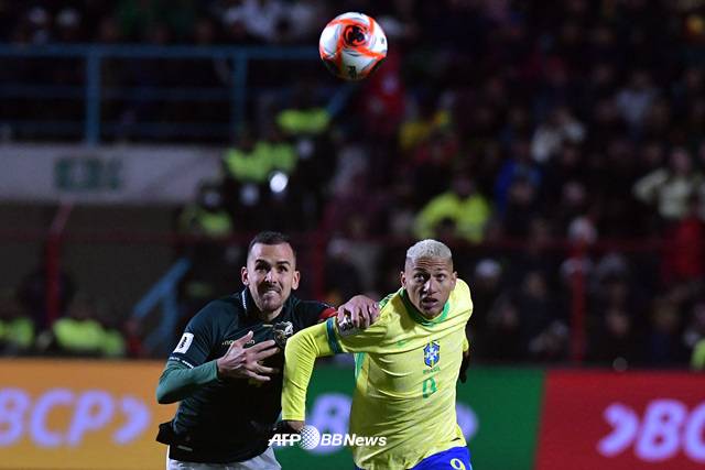 볼리비아-브라질(노란색 유니폼) 경기 장면. /AFPBBNews=뉴스1