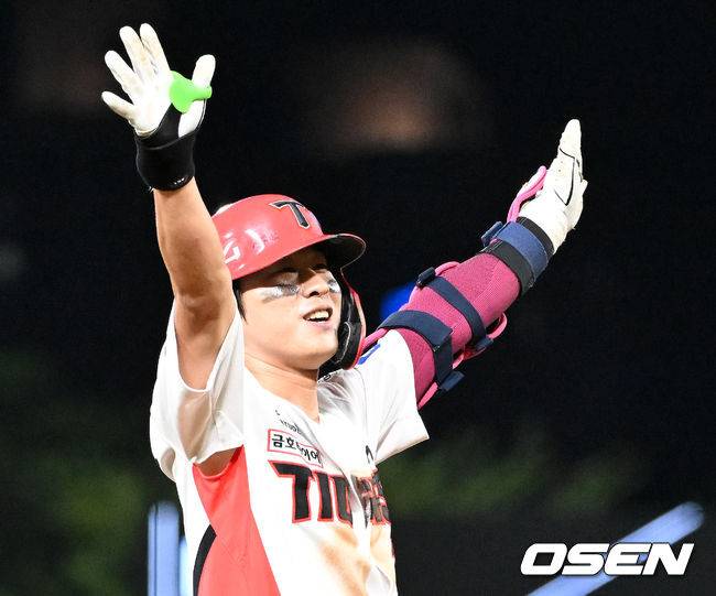 비디오 판독에서 아쉬움 삼켰던 박찬호 '승리의 미소 활짝'