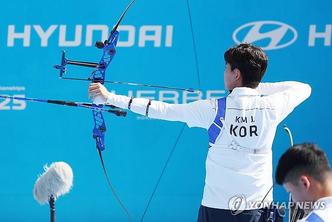 김제덕이 11일 광주 5.18 민주광장 특설 경기장에서 진행된 대회 7일차 리커브 남자 개인전 동메달 결정전에 진출해 마테오 보르사니(이탈리아)에게 7-3(29-29,30-29,28-27,28-30,29-28)으로 승리하면서 동메달을 차지했다. 연합뉴스
