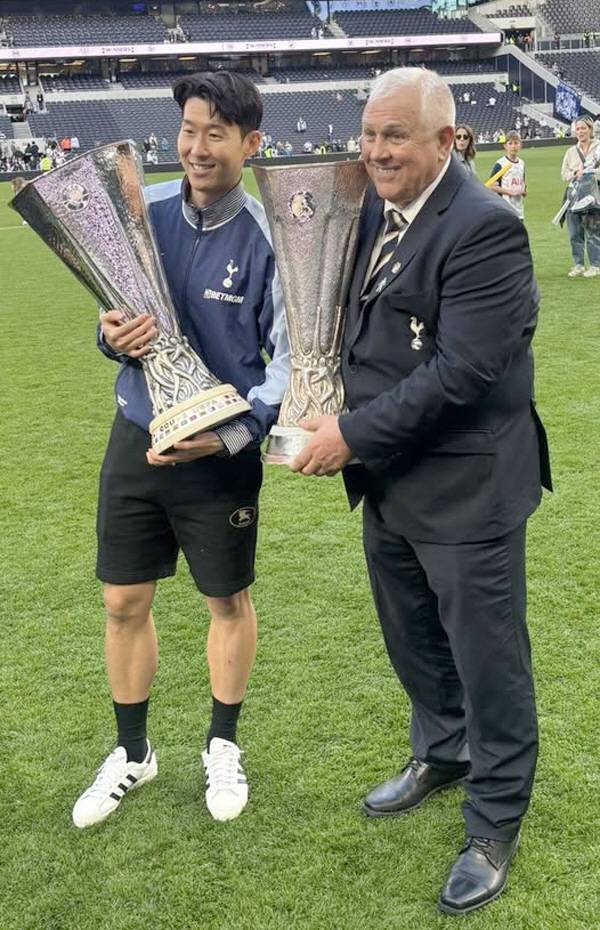 손흥민과 그레이엄 로버츠. SNS