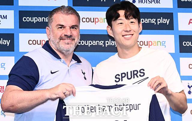 토트넘 홋스퍼 시절의 포스테코글루 감독(왼쪽)과 손흥민. /서울월드컵경기장=박헌우 기자