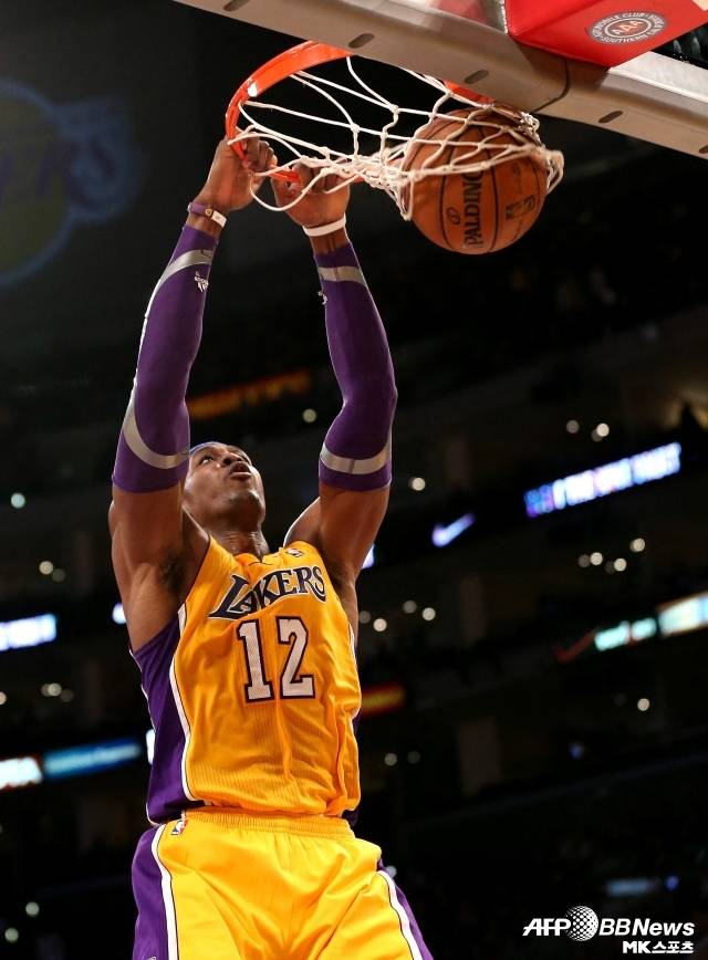 하워드는 최근 ‘클럽 520 팟캐스트’에 출연, 코비와 르브론의 가장 큰 차이를 언급했다. 그는 “코비는 완전히 독한 사람이었다. 나한테만 그런 게 아니라 그냥 그의 성격이 그랬다. 전혀 신경 쓰지 않았다”고 이야기했다. 사진=AFPBBNews=News1