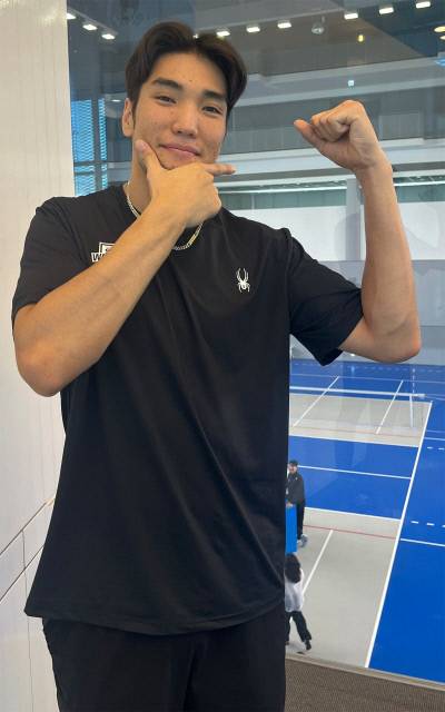 현대캐피탈 아시아 쿼터 바야르사이한이 천안 캐슬 오브 스카이워커스에서 인터뷰를 한 뒤 포즈를 취하고 있다. 천안 | 김하진 기자