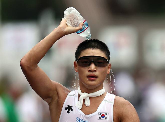 남자 경보에 출전해 역주하는 김민규. 로이터연합뉴스