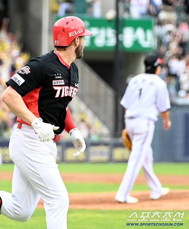 13일 잠실야구장에서 열린 KIA와 LG의 경기, 2회초 KIA 위즈덤이 선제 솔로홈런을 치고 있다. 잠실=허상욱 기자wook@sportschosun.com/2025.09.13/