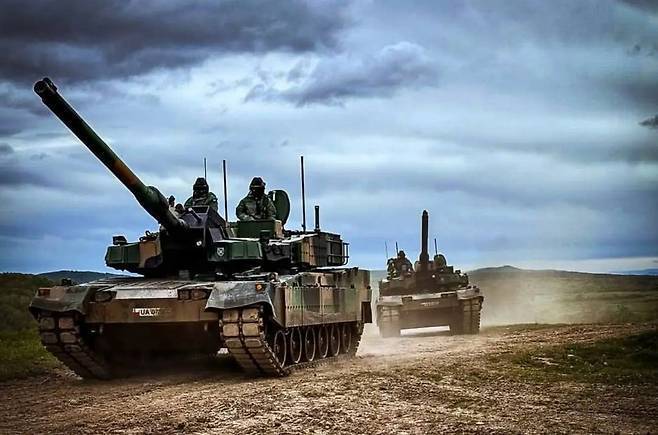 폴란드에서 훈련중인 K2 전차