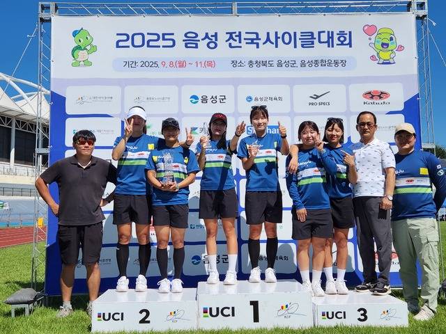 상주시청 여자 사이클팀이 지난 8일~11일까지 충북 음성군에서 열린 '2025 음성 전국 사이클대회'에서 종합우승을 차지하며 지난해에 이어 연속 우승의 영예를 안았다. 상주시 제공