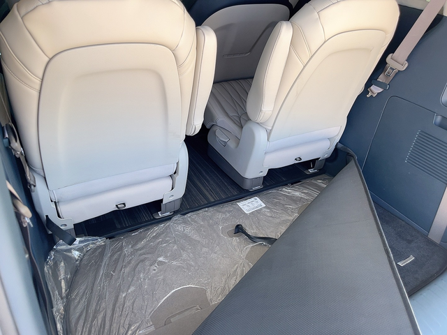 노블클라쎄 L9 적재공간. 4열 시트는 접으면 트렁크 하단에 숨길 수 있다. 장우진 기자