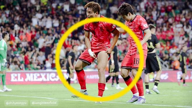 ▲ 오현규는 올여름 이적시장 막판 슈투트가르트의 러브콜로 빅리그 입성이 임박했었다. 마지막 날 메디컬 테스트를 위해 벨기에에서 독일로 급히 날아가기도 했다. 그런데 어처구니 없는 몸상태 논란에 휩싸이면서 협상이 좌초됐다. 그 과정에서 양측의 주장이 엇갈리면서 진실 공방까지 이어지고 있다. 오현규가 멕시코전에서 득점한 이후 무릎을 가리키는 세리머니를 한 사진이 공개됐다 ⓒFAPHOTOS 인스타그램