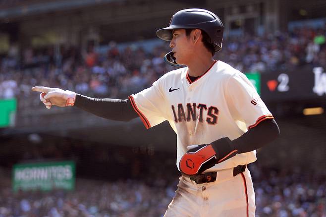 Sep 14, 2025; San Francisco, California, USA; San Francisco Giants center fielder Jung Hoo Lee (51) scores from third base on a sacrifice fly against the Los Angeles Dodgers during the second inning at Oracle Park. Mandatory Credit: D. Ross Cameron-Imagn Images
<저작권자(c) 연합뉴스, 무단 전재-재배포, AI 학습 및 활용 금지>
