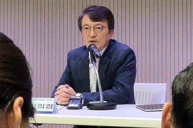 김의겸 새만금개발청장이 11일 전북 국립 새만금간척박물관에서 개최된 정책 소통 기자간담회에서 기자들의 질의에 답하고 있다. ⓒ데일리안 이호연 기자