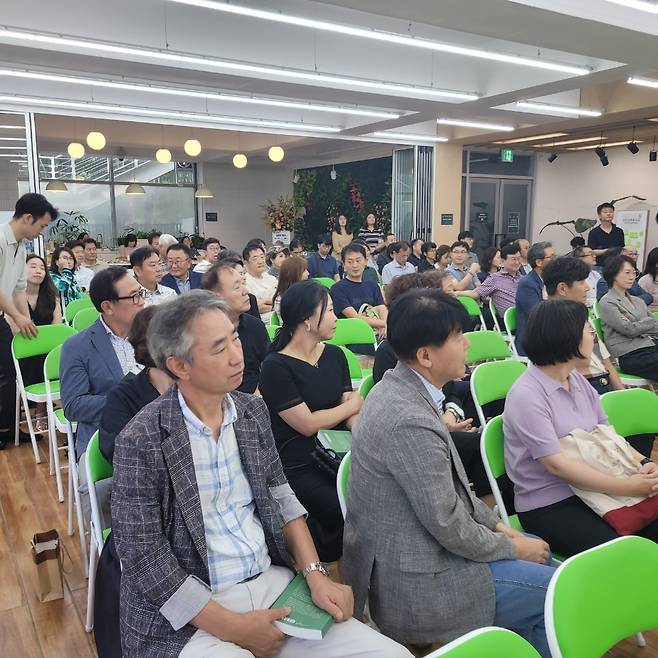 녹지직 후배들이 참석했다.