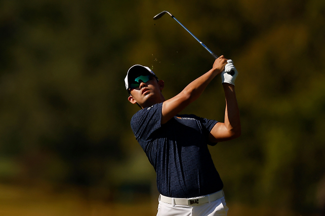김비오가 14일(한국시간) 미국 테네시주 프랭클린의 밴더빌트 레전드 클럽(파70)에서 열린 콘페리 투어 파이널 1차전 시몬스 뱅크 오픈 3라운드 4번홀 페어웨이에서 샷을 하고 있다. 프랭클린 AFP 연합뉴스