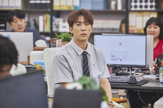 쿠팡플레이 오피스 드라마 ‘직장인들 2’에 출연 중인 개그맨 김원훈 연기장면. 사진 쿠팡플레이