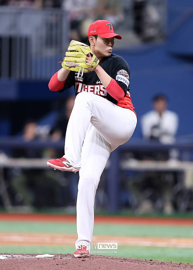 ▲ 성영탁은 2년 차 투수지만 베테랑 못지않은 자기 루틴과 대담함을 가지고 있다는 호평을 받는다 ⓒ곽혜미 기자