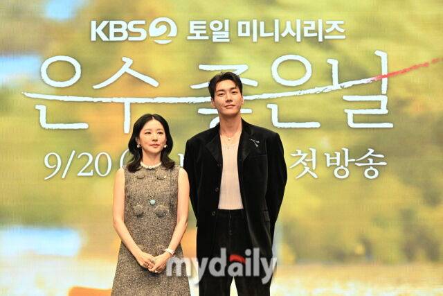 배우 이영애(왼쪽), 김영광 / KBS