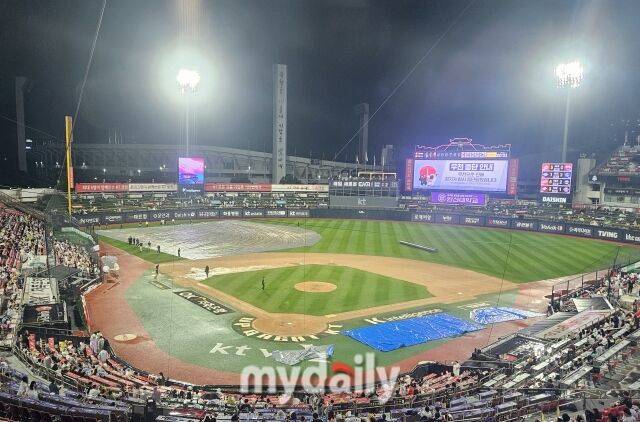 방수포가 걷혀진 수원KT위즈파크./수원=심혜진 기자