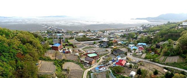 ▲ 강화 남단 경제자유구역 지정 대상지로 꼽히는 길상면 선두리 주변 갯벌마을 전경. /사진제공=강화군