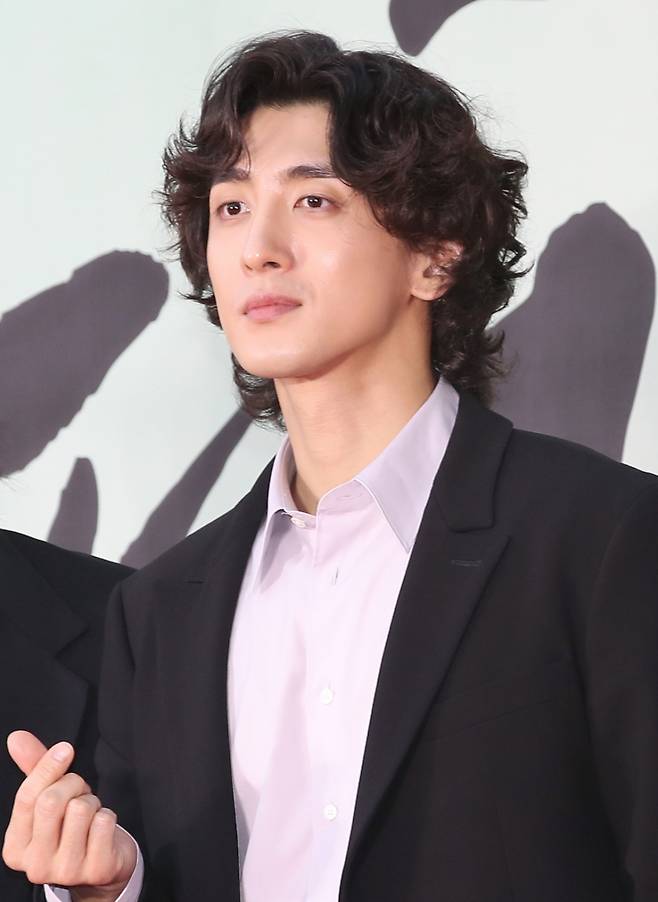 그룹 잔나비 최정훈이 지난 16일 폭우 속에 열린 경희대 축제 무대에서 발생한 사고에 센스 있게 대처해준 관객들에게 감사 인사를 전했다./사진=뉴스1