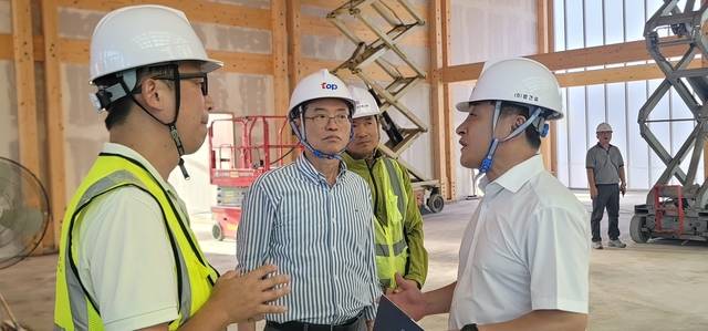 이철우 경북지사가 APEC 정상회의 주요 행사장 중 하나인 국립경주박물관 내 만찬장 공사 현장을 점검하고 있다. 경북도청 제공