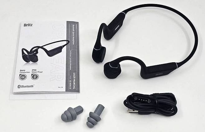 브리츠 BZ-BONE X9의 제품 패키지 구성 / 출처=IT동아