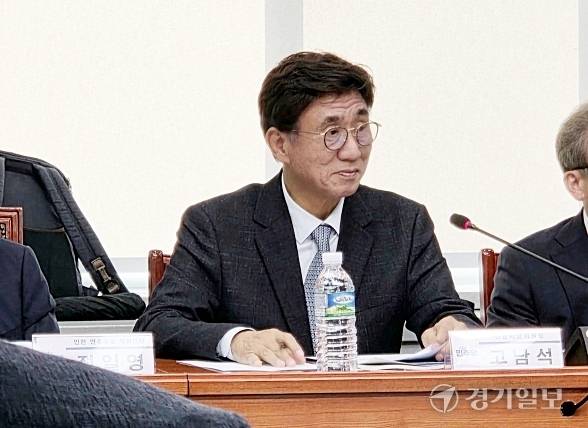 고남석 더불어민주당 인천시당위원장이 18일 국회 본청 당대표회의실에서 열린 예산정책협의회에서 발언하고 있다. 박귀빈기자