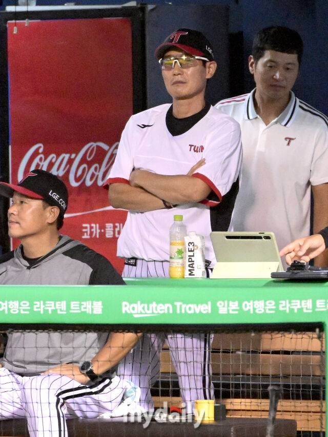 2025년 9월 11일 오후 서울 잠실구장에서 열린 '2025 신한 SOL뱅크 KBO 리그' KT 위즈와 LG 트윈스의 경기. LG 염경엽 감독이 지켜보고 있다./마이데일리