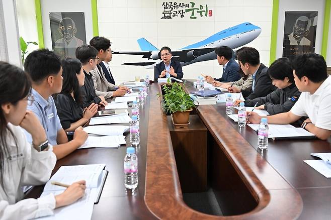 군위군은 9월15일~25일 중 5일 동안 '2026년도 주요업무보고회'를 진행한다. ⓒ군위군