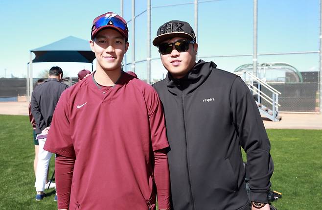 안우진(키움 히어로즈)과 류현진(한화 이글스). (류현진재단 제공)